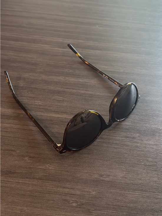 Ray-Ban Women\'s Black Tortoiseshell Round Sunglasses. Rb 2230